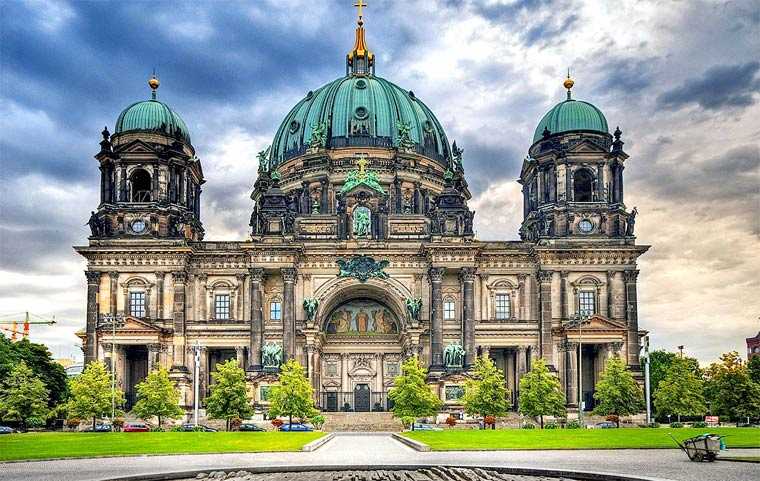 Фото Берлинского кафедрального собора в Берлине, Германия. Большая галерея качественных и красивых фотографий Берлинского кафедрального собора, которые Вы можете смотреть на нашем сайте...