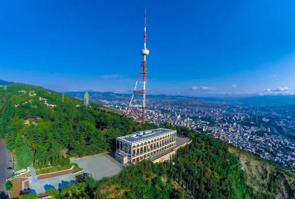 Мтацминда: фуникулер, парк, ресторан и потрясающие виды на тбилиси