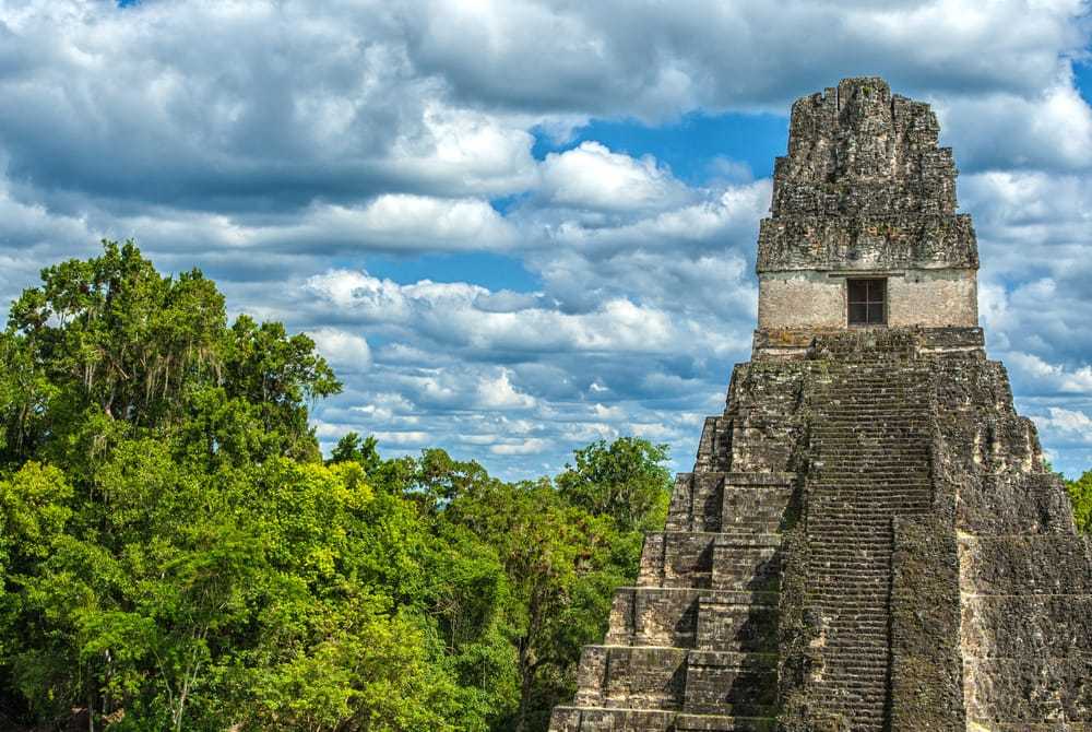 Древний город майя тикаль