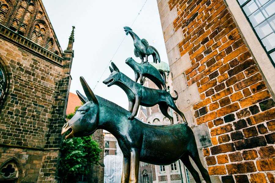 🍀 памятник бременским музыкантам в бремене (германия). скульптура бременских музыкантов, как символ города.