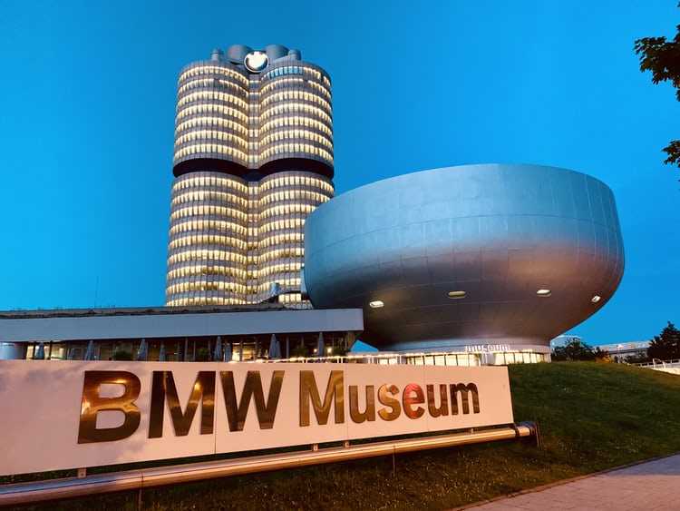Музей bmw, мюнхен, германия. адрес, сайт, часы работы, фото, видео, как добраться. отели у музея bmw – туристер.ру
