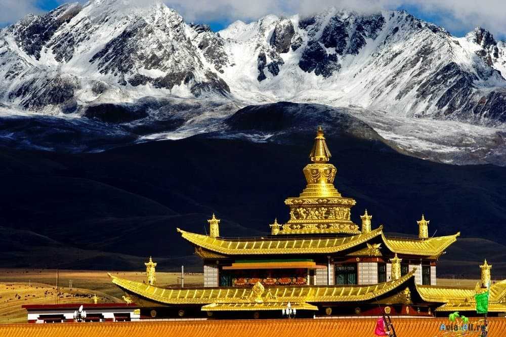Тибет – горный регион Центральной Азии, расположенный в юго-западной части Китая и занимающий восьмую часть площади этого государства Тибет полон загадочности и таинства со своей тысячелетней историей Тут воедино слились красоты гималайских гор, древние ф