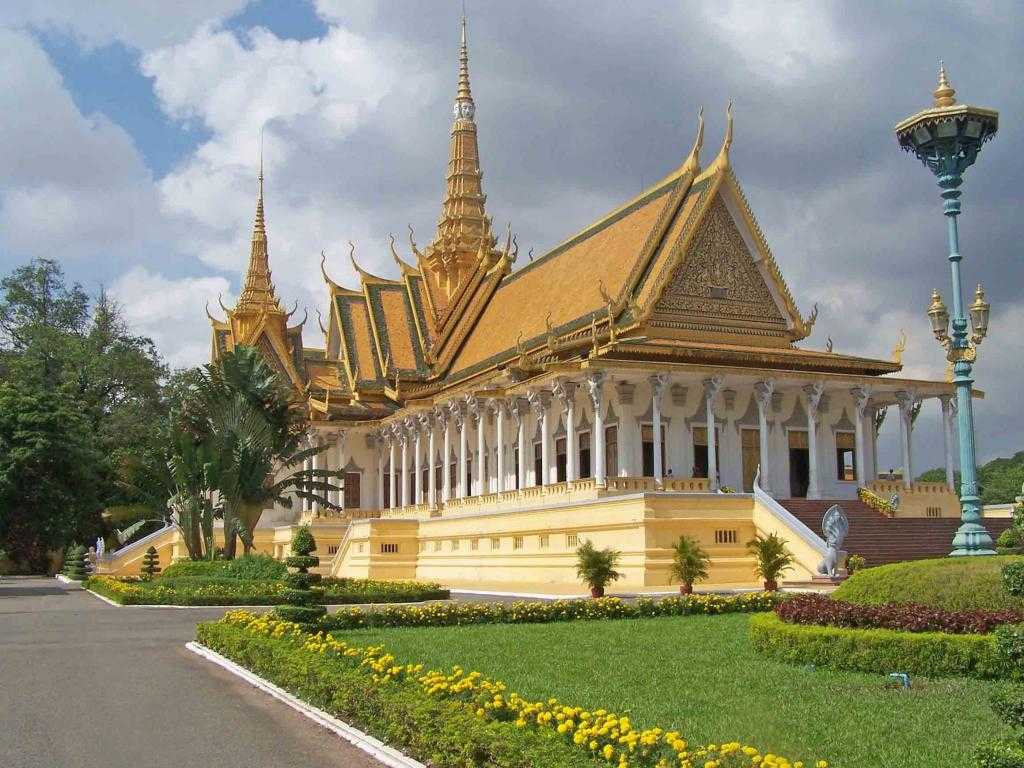 Подборка видео про Пномпень от популярных программ и блогеров, которые помогут Вам узнать о городе Пномпень и Камбоджи много нового и интересного