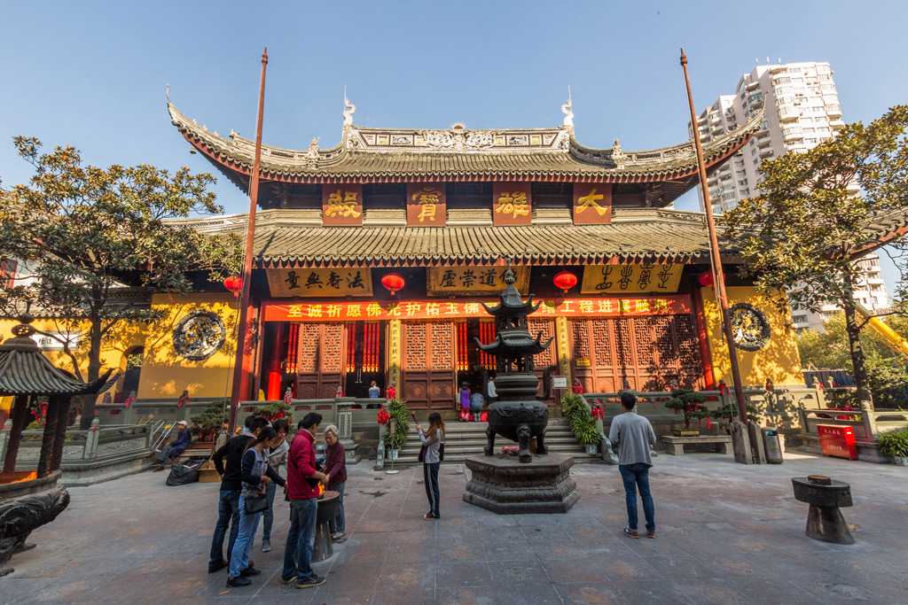 Фото храма Нефритового Будды в Шанхае, Китай Большая галерея качественных и красивых фотографий храма Нефритового Будды, которые Вы можете смотреть на нашем сайте