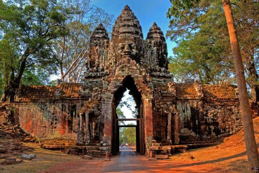 Ангкор том: бапуон или бапхуон (baphuon)