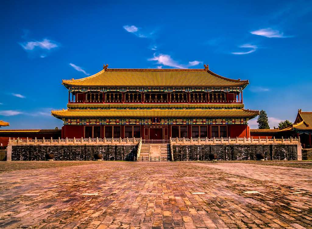 Летний дворец императора в пекине в парке ихэюань