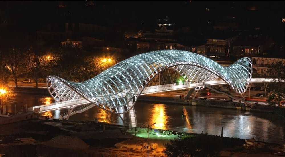 Мост мира – особая достопримечательность грузии