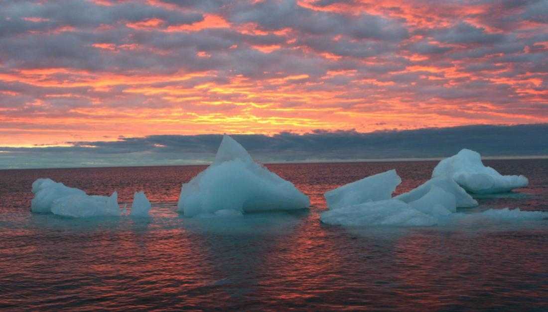 Море Линкольна — окраинное море Северного Ледовитого океана у северных берегов островов Элсмир и Гренландия Ограничено мысом Колумбия (Канада) на западе, и мысом Кеп-Морис-Джесап (Гренландия) на востоке
