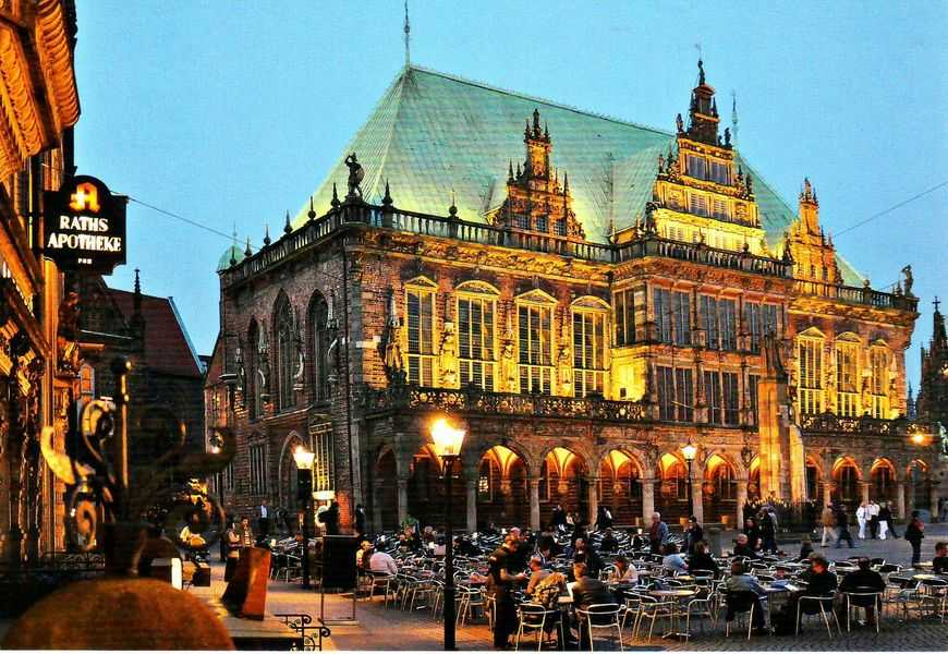 Фото города Бремен в Германии. Большая галерея качественных и красивых фотографий Бремена, на которых представлены достопримечательности города, его виды, улицы, дома, парки и музеи.