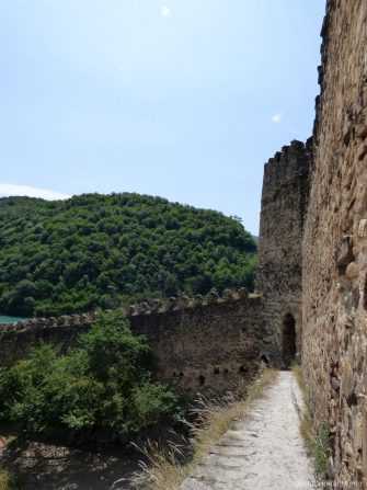 Крепость ананури. экскурсии по грузии | страна мастеров