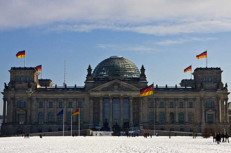 Рейхстаг – здание немецкого парламента и главная берлинская достопримечательность