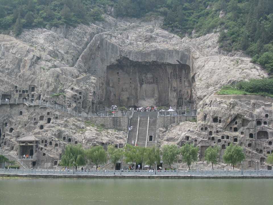 Гроты лунмэня (пещеры 10 000 будд) (longmen grottoes) описание и фото - китай: лоян