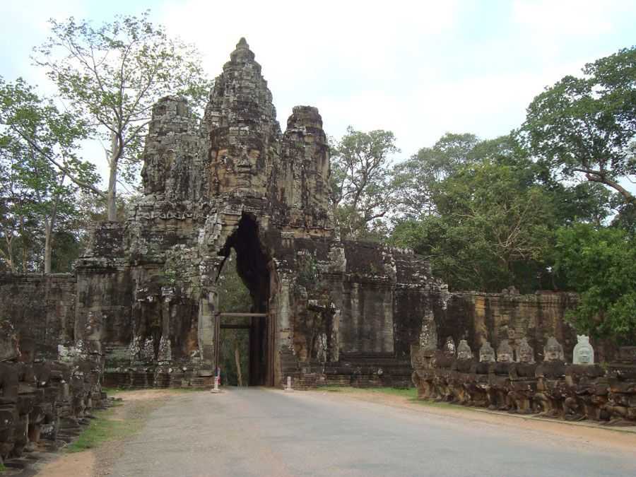 Храмовый комплекс ангкор том (angkor thom)
