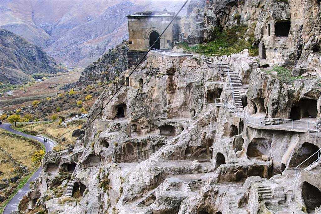 Вардзия – древний пещерный город грузии
