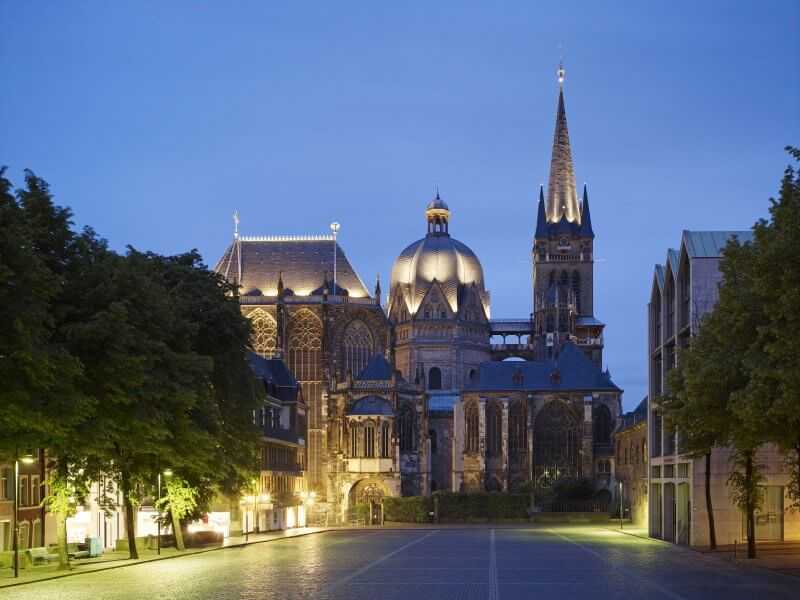Аахенский кафедральный собор, аахен (германия): история, фото, как добраться, адрес
на карте и время работы в 2021 - 2022